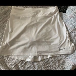 XS white Nike dri- fit tennis skirt